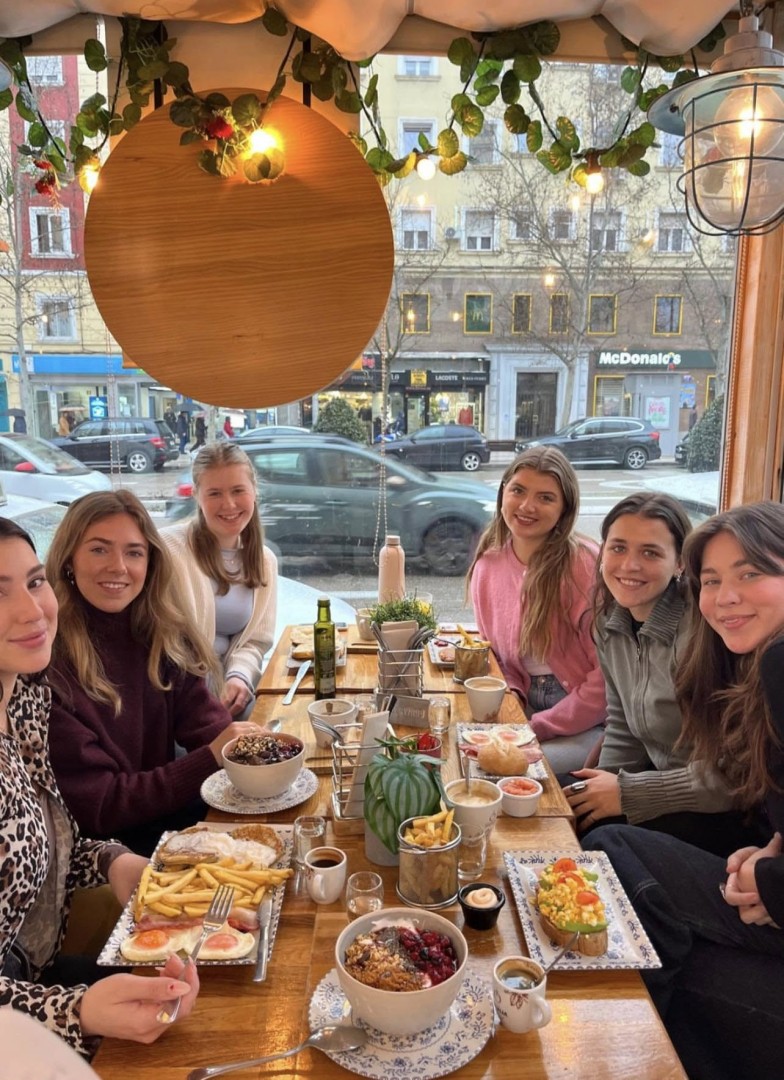 Anna au pair programja Spanyolországban_vacsora a barátokkal